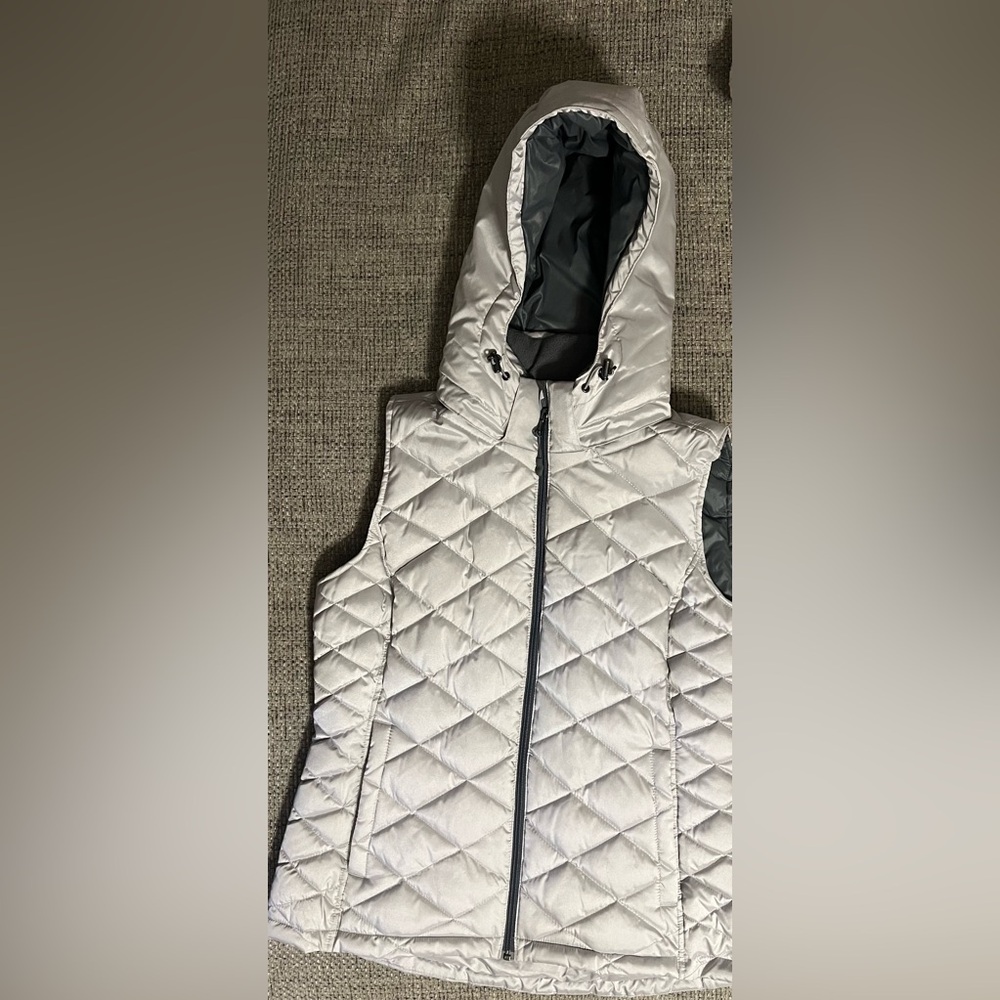 Sz: Lg - zip up insulated vest